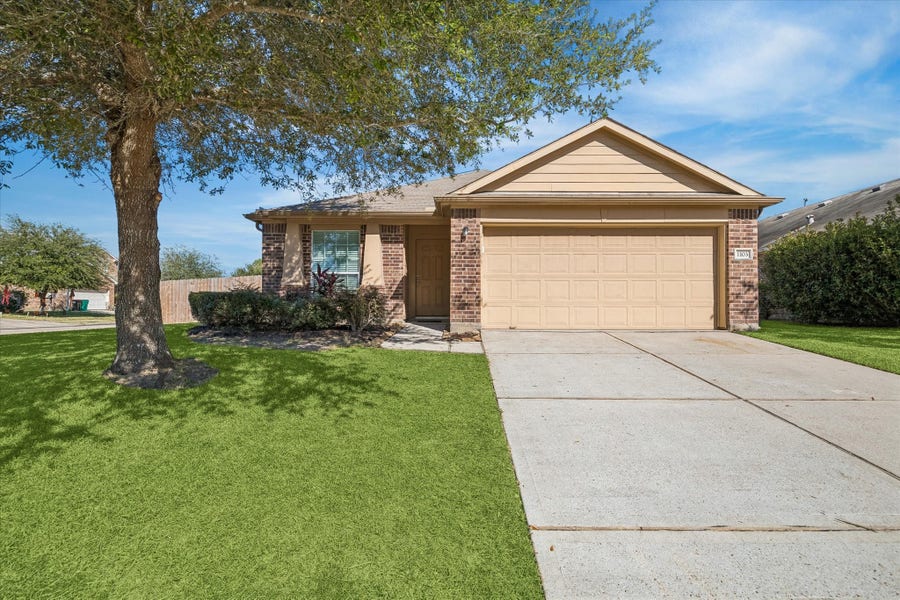 Property photo for 1103 Loreli Lane, Baytown, TX
