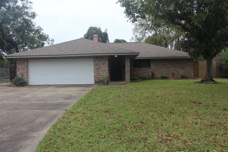 Property photo for 265 Wayne Drive, Clute, TX