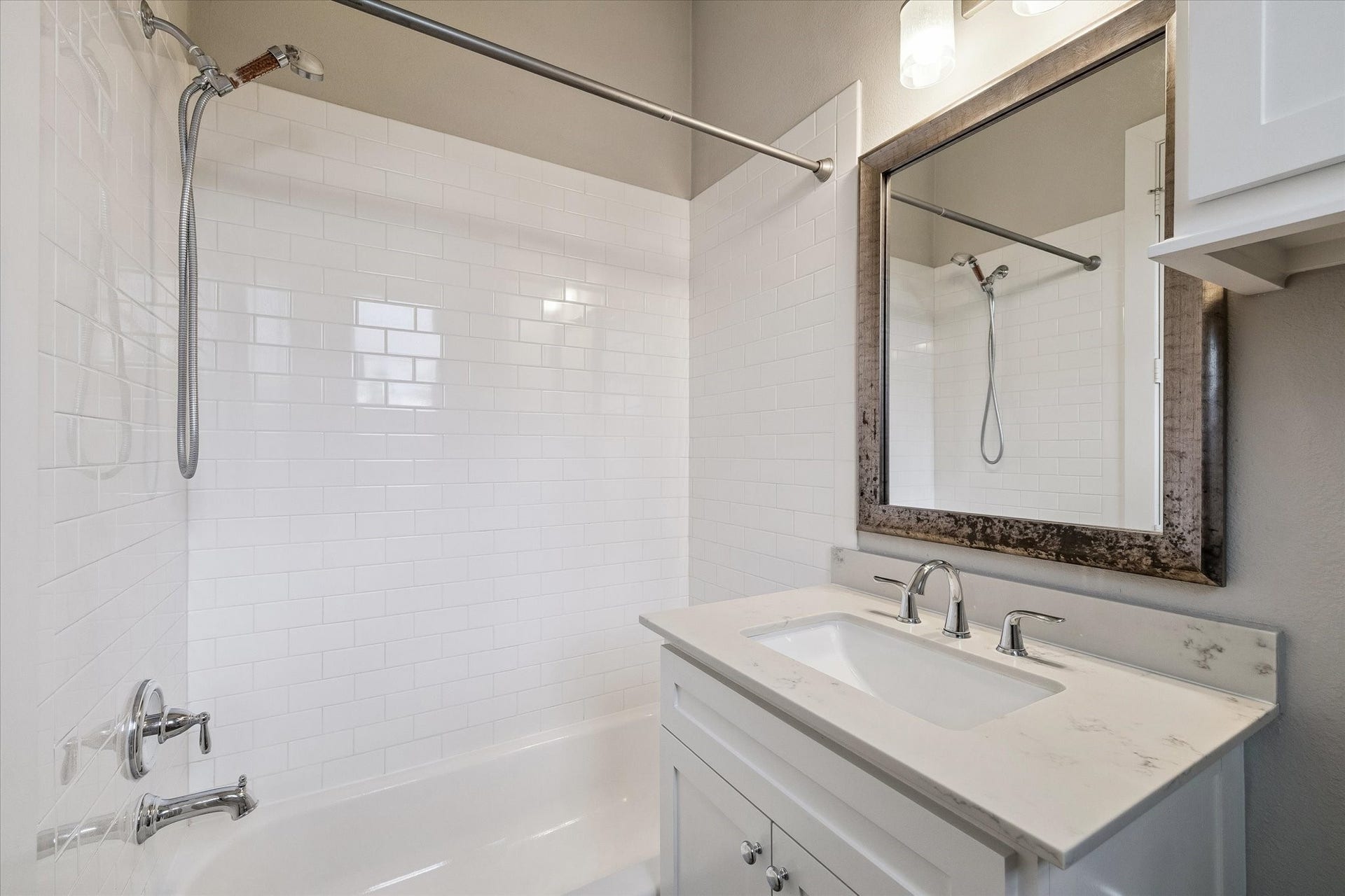 5743 Kiam Street, #F, Houston, TX 77007 Ensuite bathroom in the third bedroom.