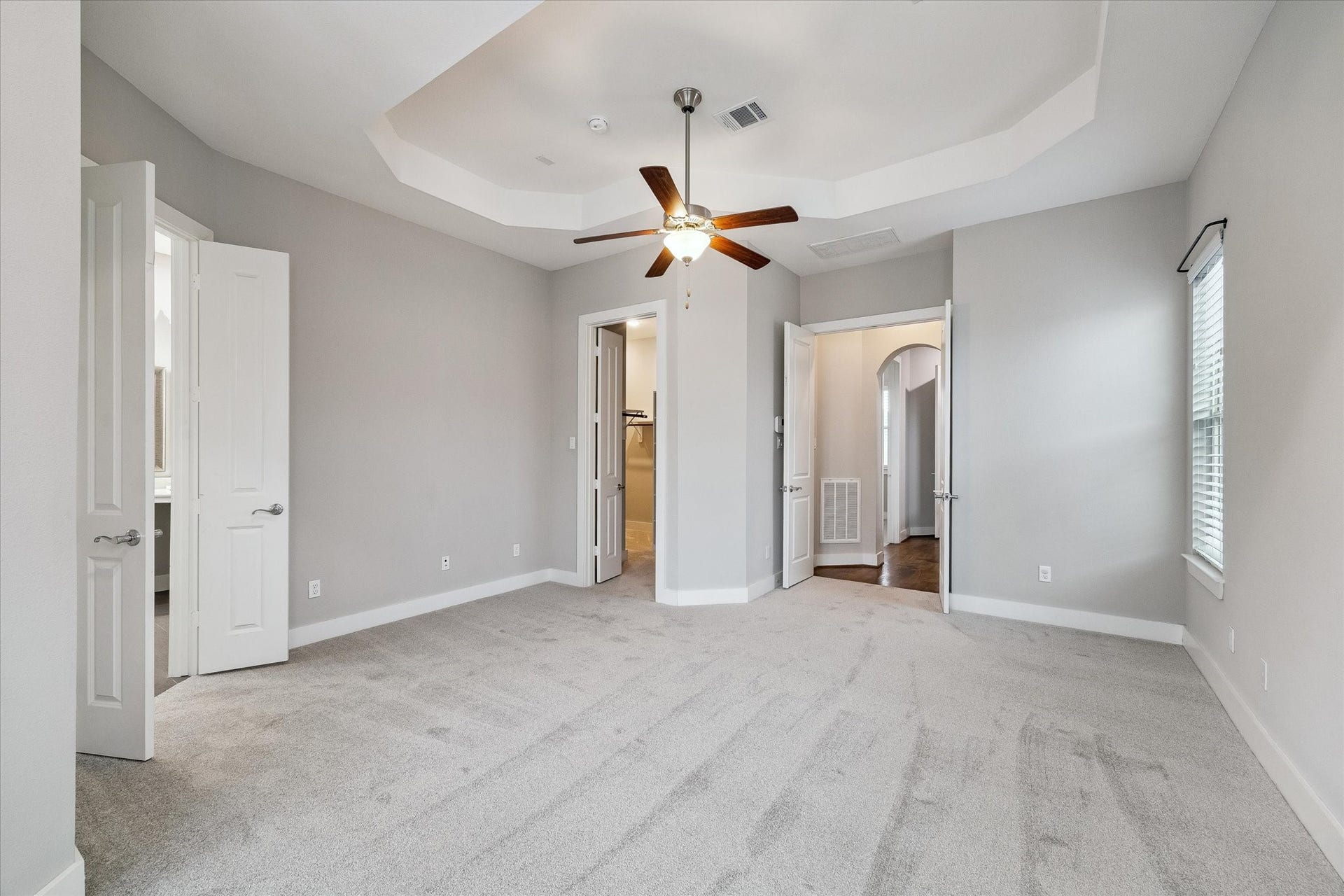 5743 Kiam Street, #F, Houston, TX 77007 Primary bedroom has been virtually staged.