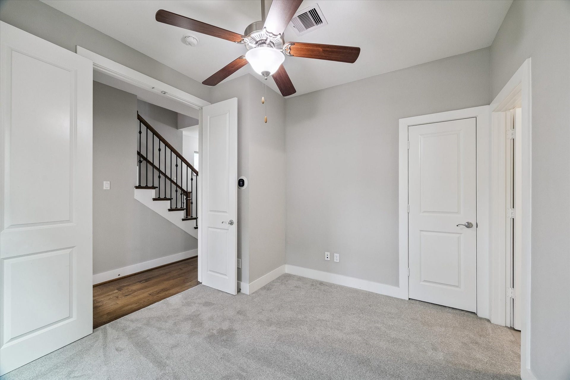 5743 Kiam Street, #F, Houston, TX 77007 Another view of the spacious first floor bedroom.