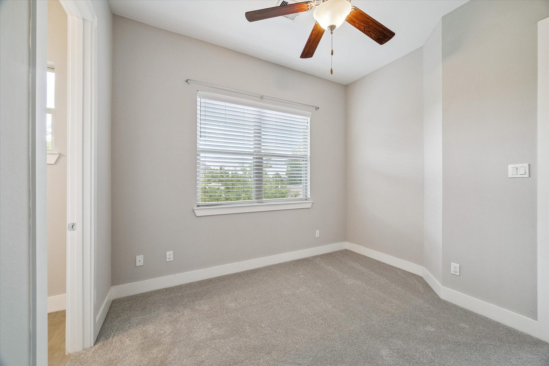 5743 Kiam Street, #F, Houston, TX 77007 Third bedroom on the third floor with brand new carpet and another ensuite bathroom.