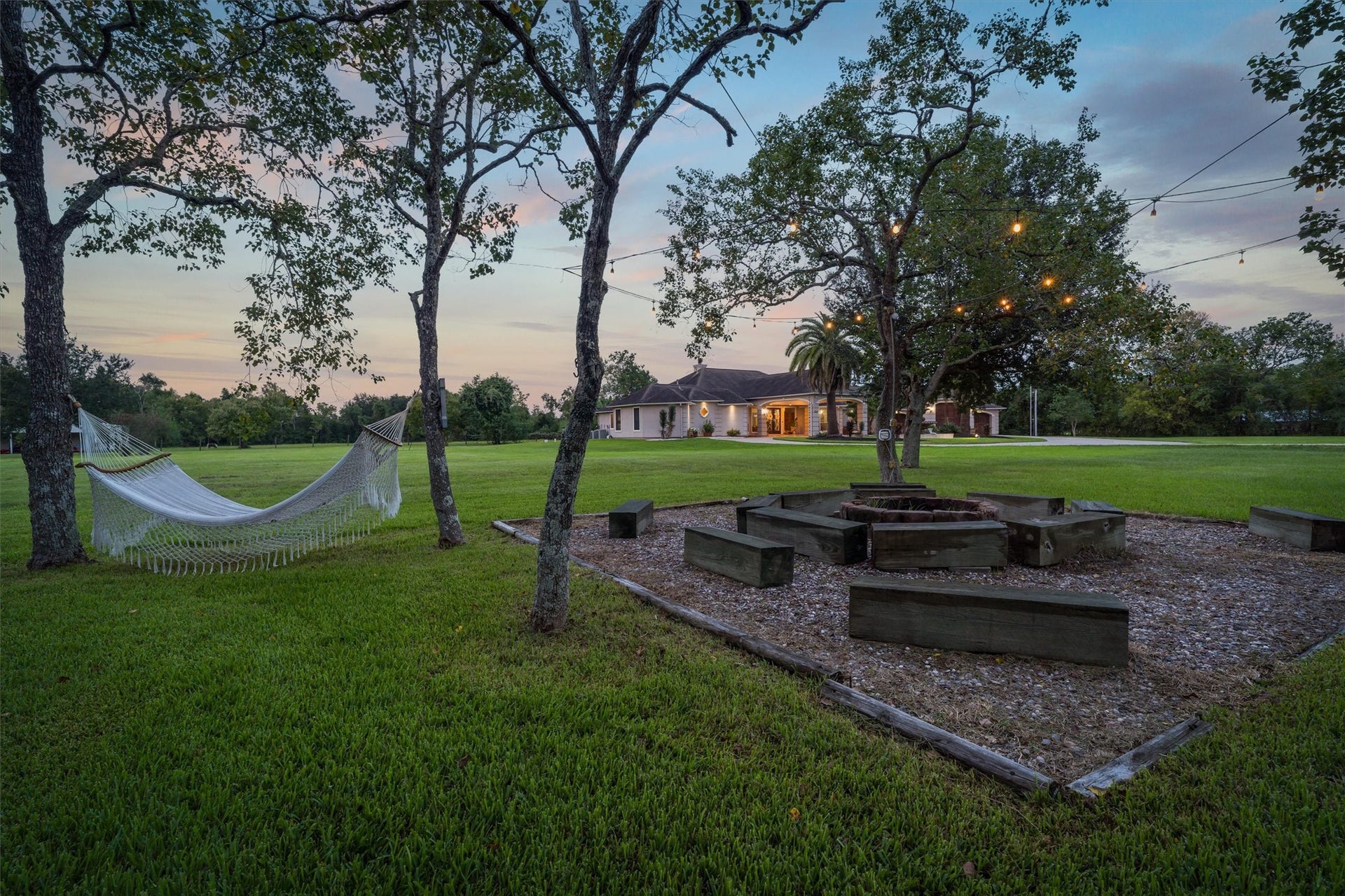 2150 Hewitt Street, League City, TX 77573 Beautiful property at dusk