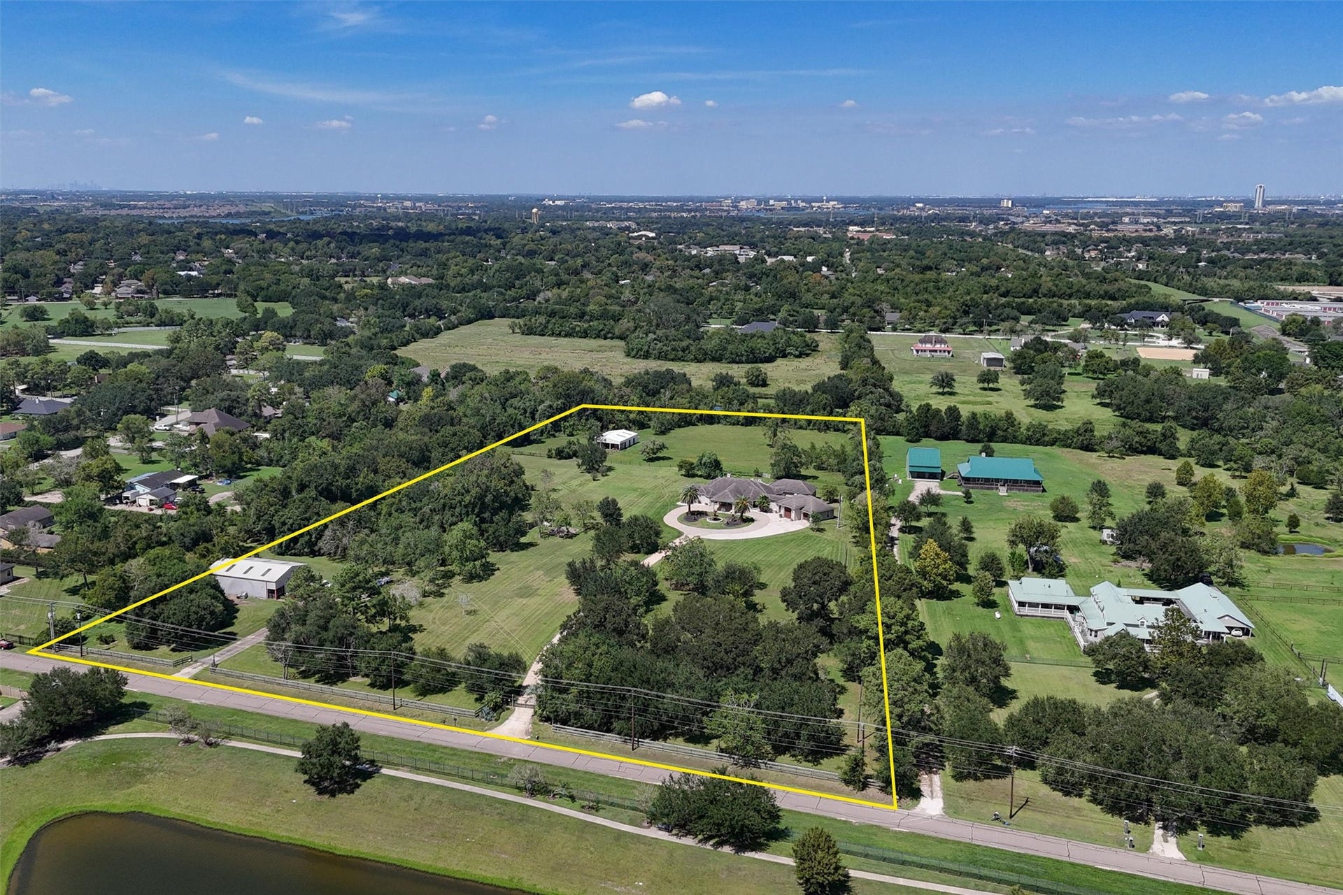 2150 Hewitt Street, League City, TX 77573 Prime real estate, in the heart of League City!