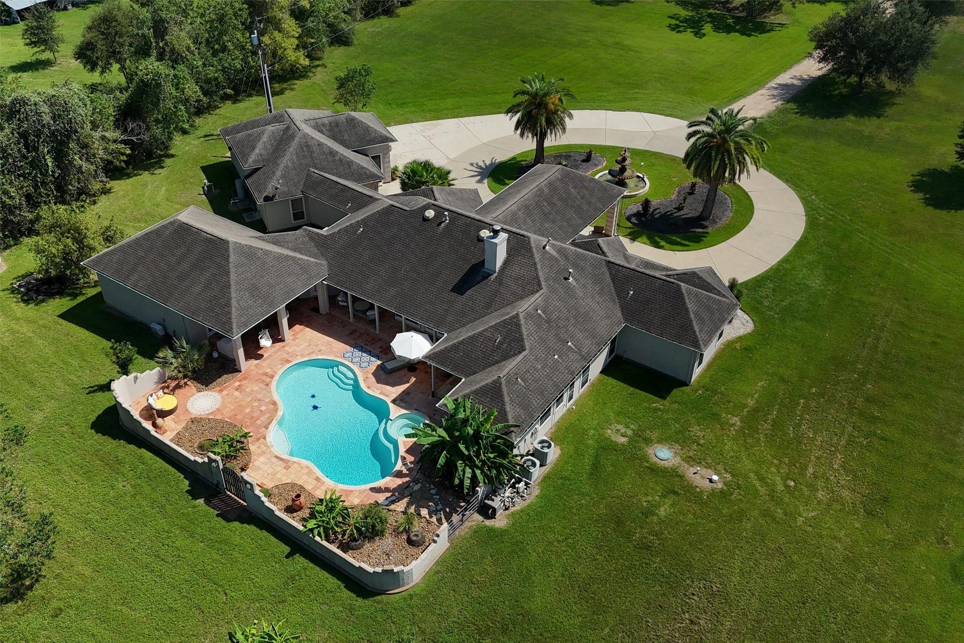 2150 Hewitt Street, League City, TX 77573 Pool, spa and wrap around covered patio