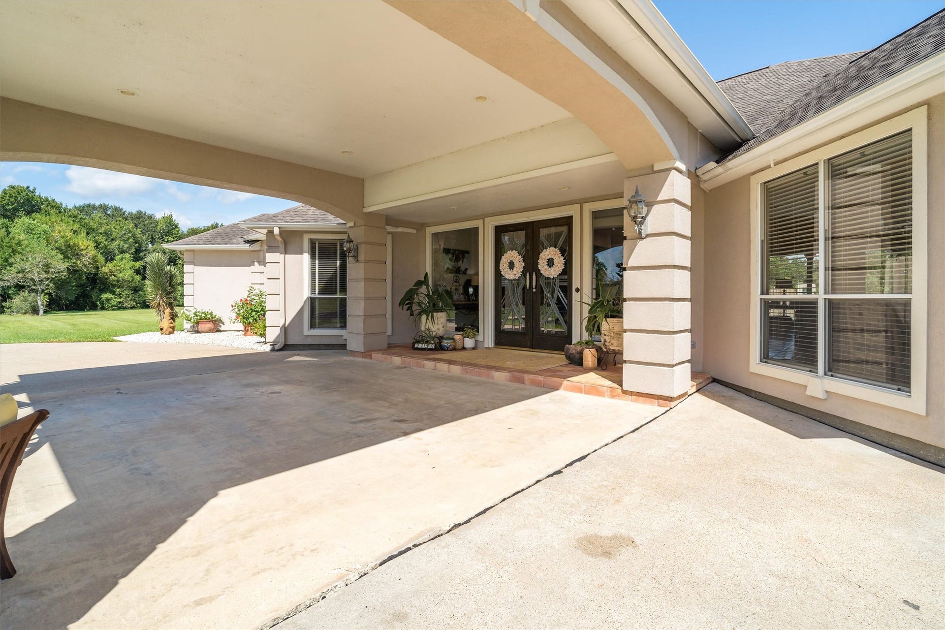 2150 Hewitt Street, League City, TX 77573 Motor court with double door entryway