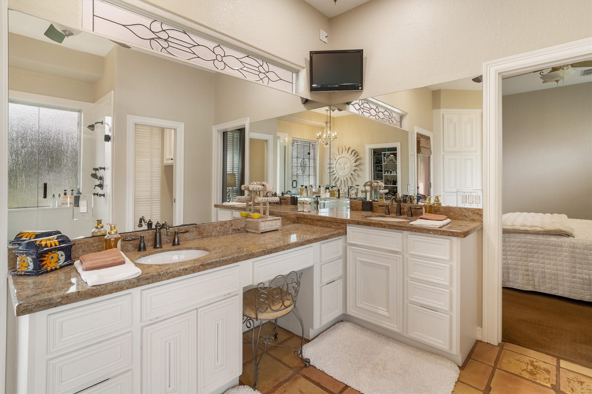 2150 Hewitt Street, League City, TX 77573 Double sinks in the primary en suite