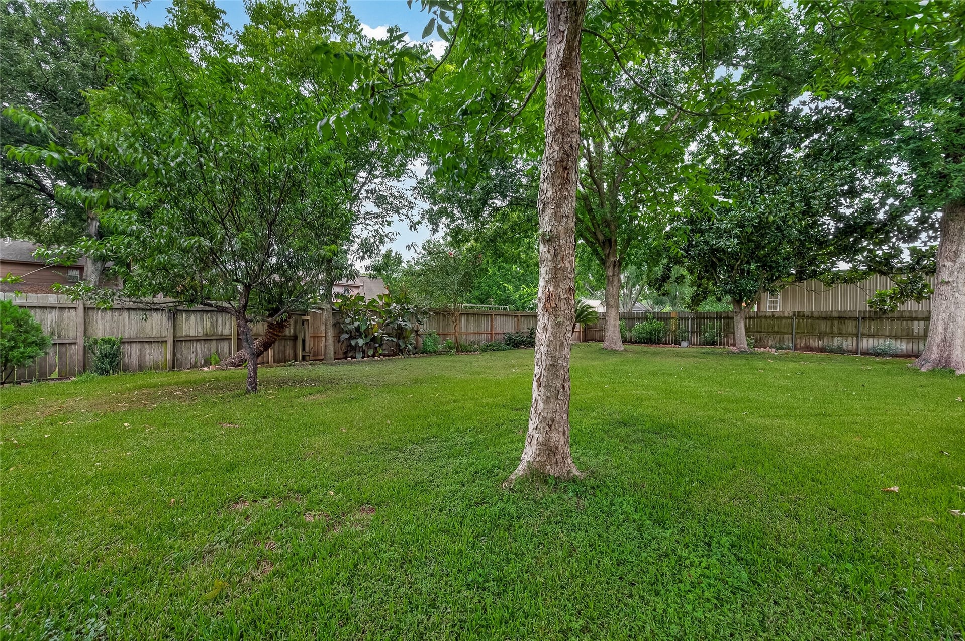 16405 Smith Street, Jersey Village, TX 77040 Beautiful mature trees surround the backyard, creating a private park-like setting that's rarely found in today's newer neighborhoods. Established landscaping and lush green lawn provide a peaceful place to relax, play, or entertain throughout the seasons.