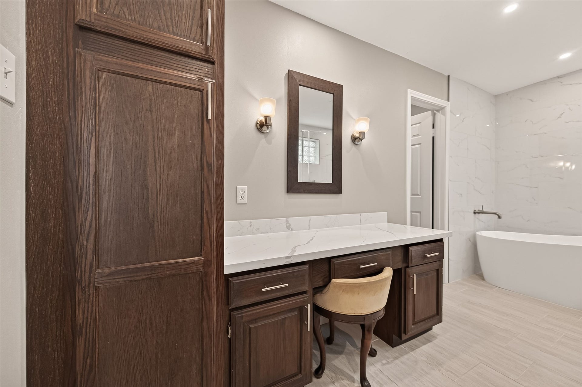 16405 Smith Street, Jersey Village, TX 77040 Every luxurious primary bath deserves a space dedicated just to you. The built-in makeup vanity offers the perfect place to get ready for the day or unwind in the evening, while the adjacent floor-to-ceiling linen cabinet keeps towels and bath essentials neatly organized. A private water closet discreetly houses the commode, adding an extra measure of comfort and privacy you'll appreciate every day.