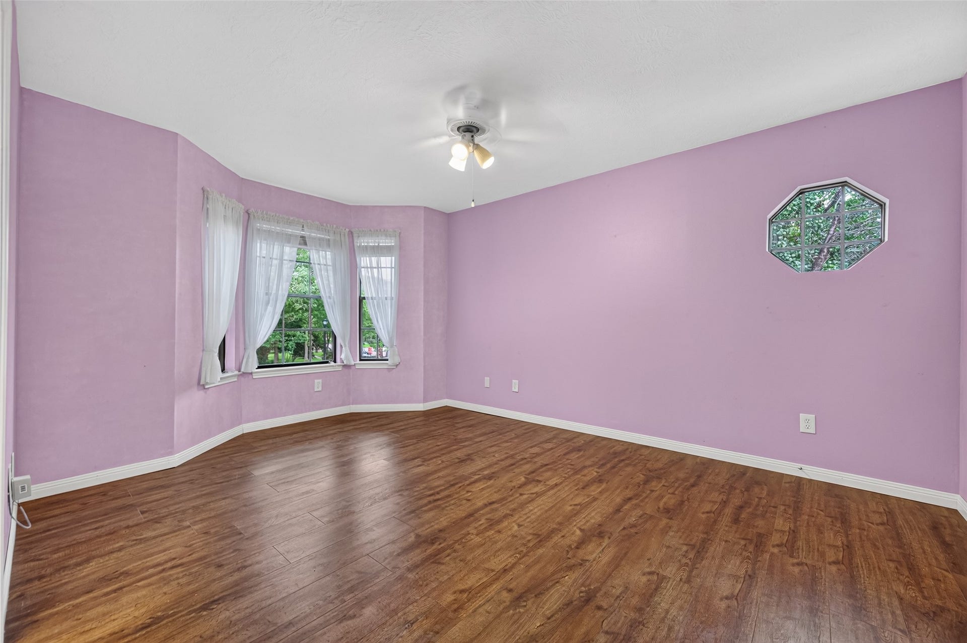 16405 Smith Street, Jersey Village, TX 77040 Generously sized and filled with natural light, Bedroom #2 offers plenty of space for a king-size bed along with additional furniture. A charming bay window creates the perfect spot for a reading chair or desk while framing peaceful views of the front yard. Located just off the second-floor flex space, this inviting bedroom also features a large walk-in closet and direct access to the adjoining Jack-and-Jill bathcombining generous storage, privacy, and convenience in one thoughtfully designed space.