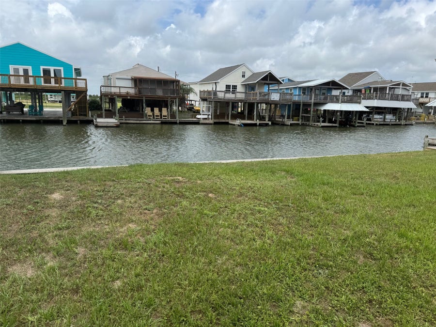 Property photo for 1193 Bay Street, Crystal Beach, TX