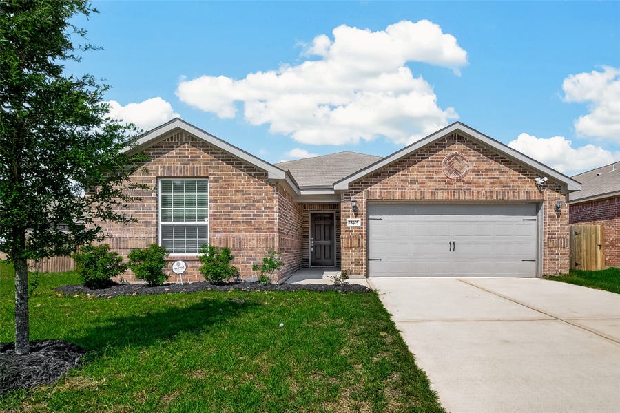 Property photo for 25405 Glacier Lake Drive, Cleveland, TX