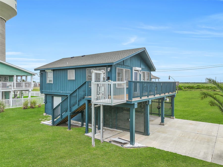 Property photo for 16510 Edward Teach Road, Jamaica Beach, TX