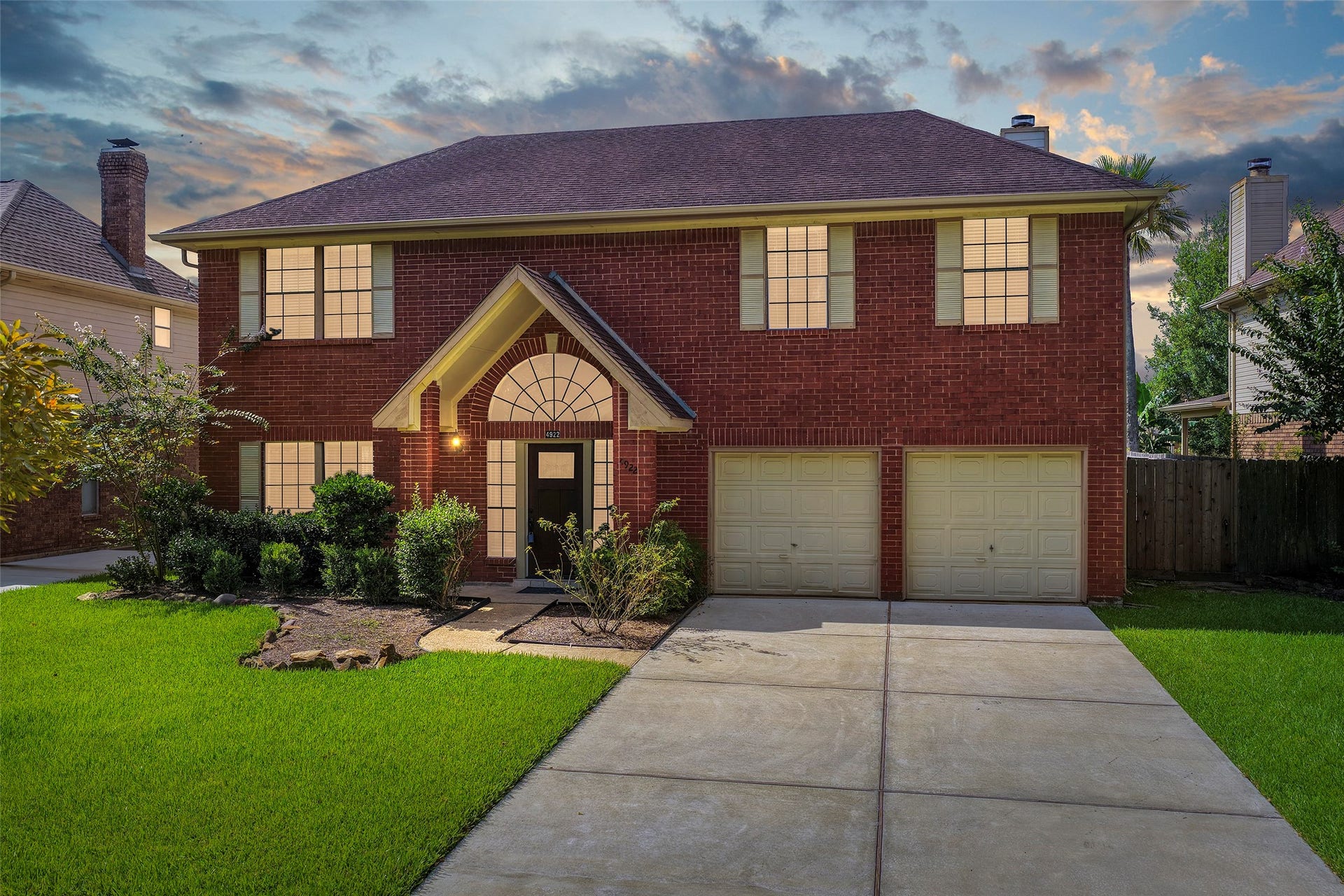 4922 Moss Run Drive, Missouri City, TX 77459 Welcome to this beautiful 4 bedrooms, 2 1/2 bathrooms plus a game room.