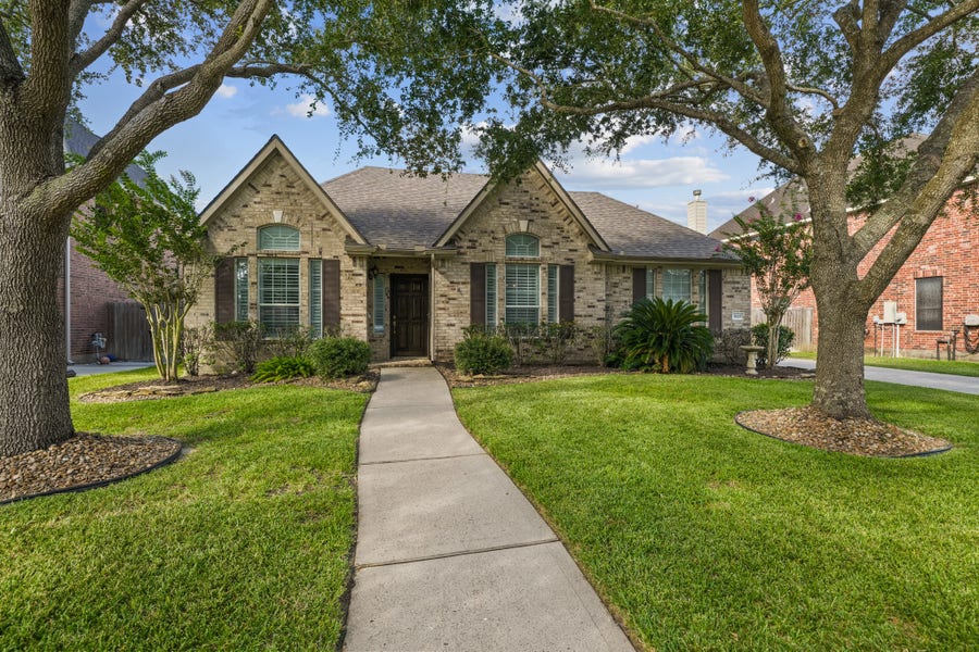 Property photo for 3825 Houston Lake Drive, Pearland, TX
