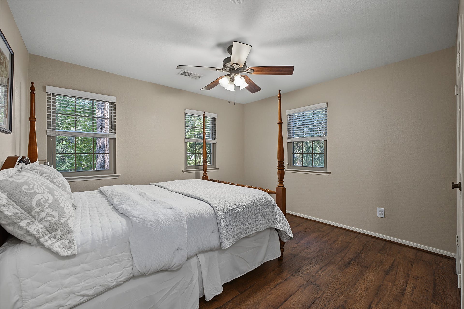 5 Otter Pond Place, The Woodlands, TX 77381 Another secondary bedroom featuring abundant natural light from three large windows.