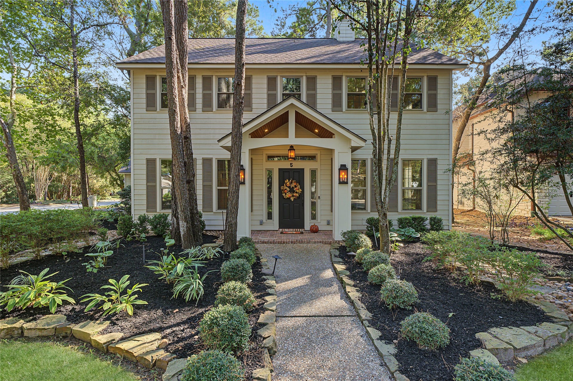 5 Otter Pond Place, The Woodlands, TX 77381 Surrounded by the towering pines and natural beauty that make The Woodlands so special, 5 Otter Pond Place welcomes you with timeless charm and standout curb appeal.