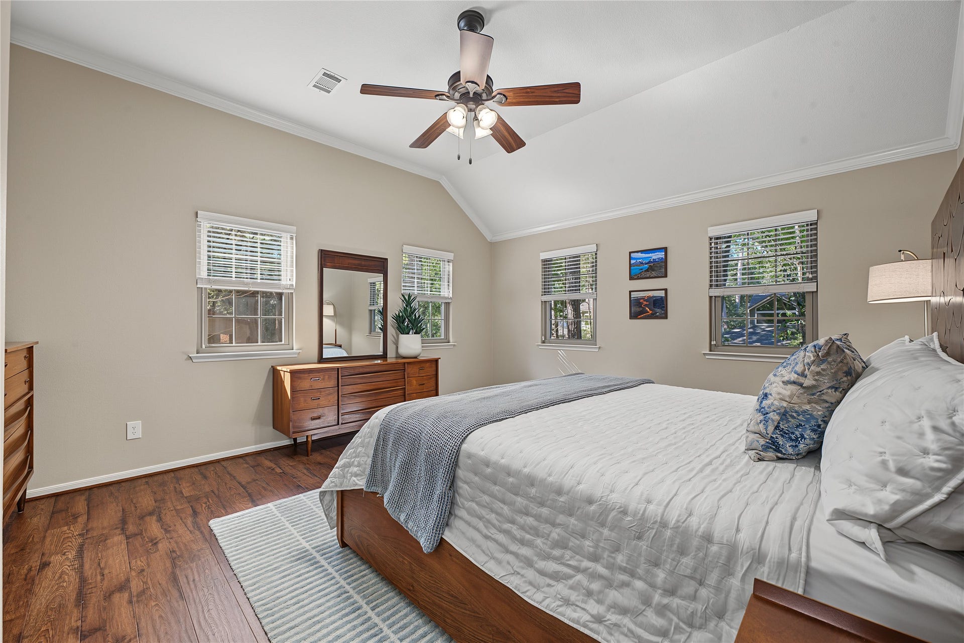 5 Otter Pond Place, The Woodlands, TX 77381 Alternate view of the primary suite shows an abundance of natural light.