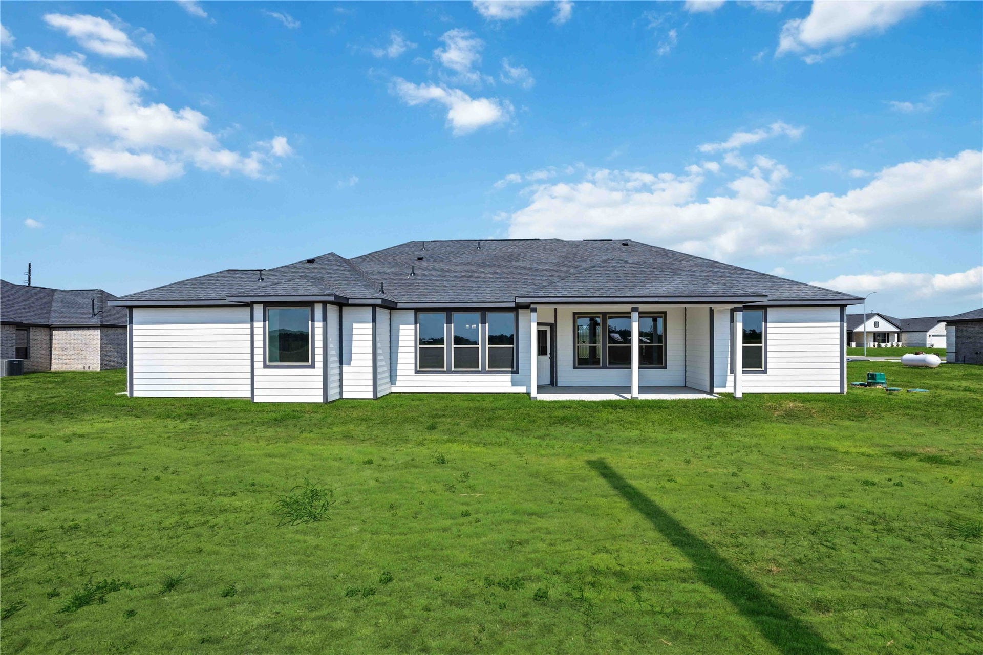From peaceful surroundings to the convenience of nearby Rosenberg, Blue Heron Estates delivers the best of both worlds.