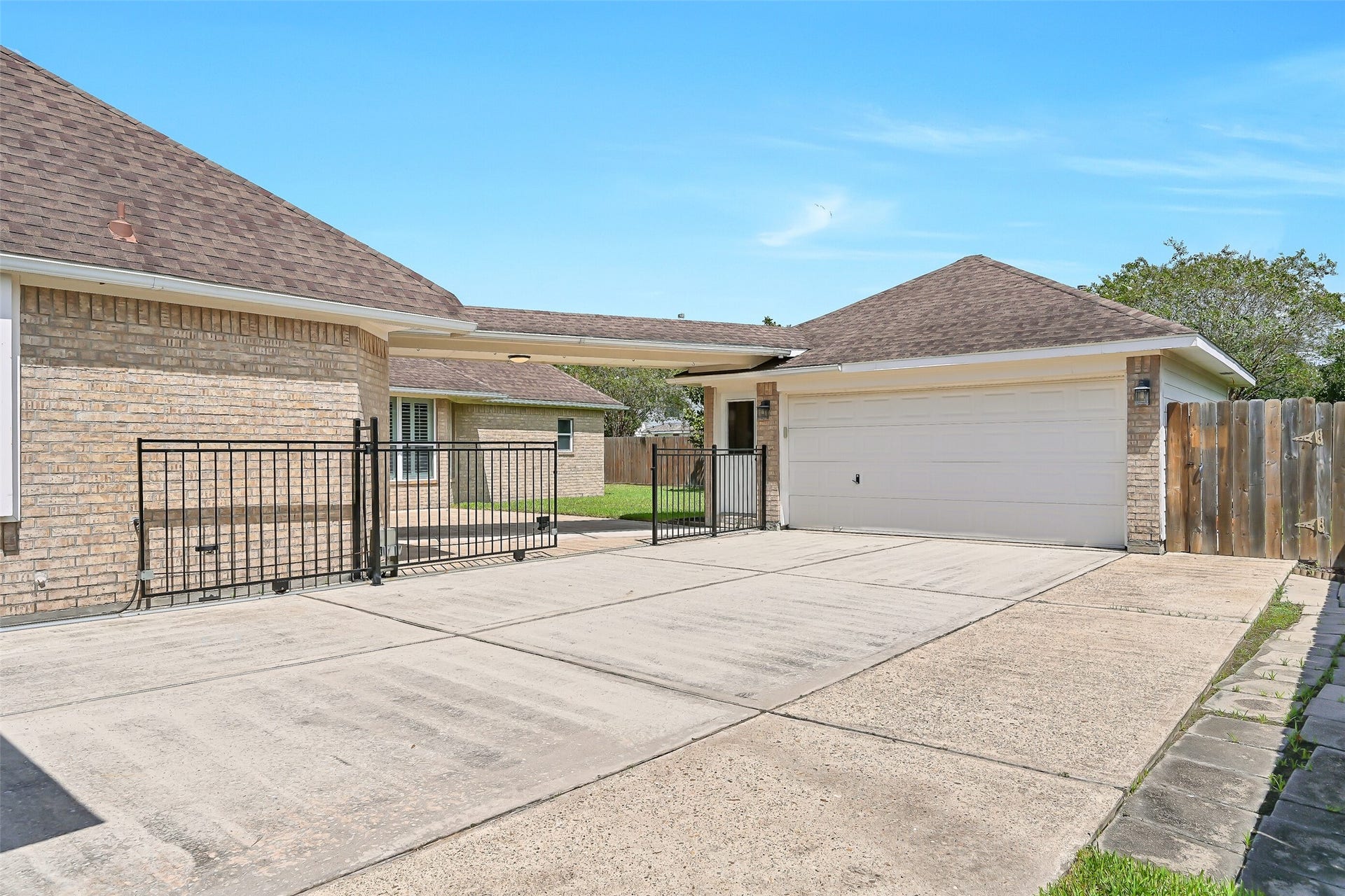 1813 Sandy Lake Drive, Friendswood, TX 77546 Beyond the porte-cochre, a gated motor court creates a more private transition to the detached 2-car garage, with generous paved space for additional parking, bikes, toys or everyday outdoor use while helping separate this area from the front drive.