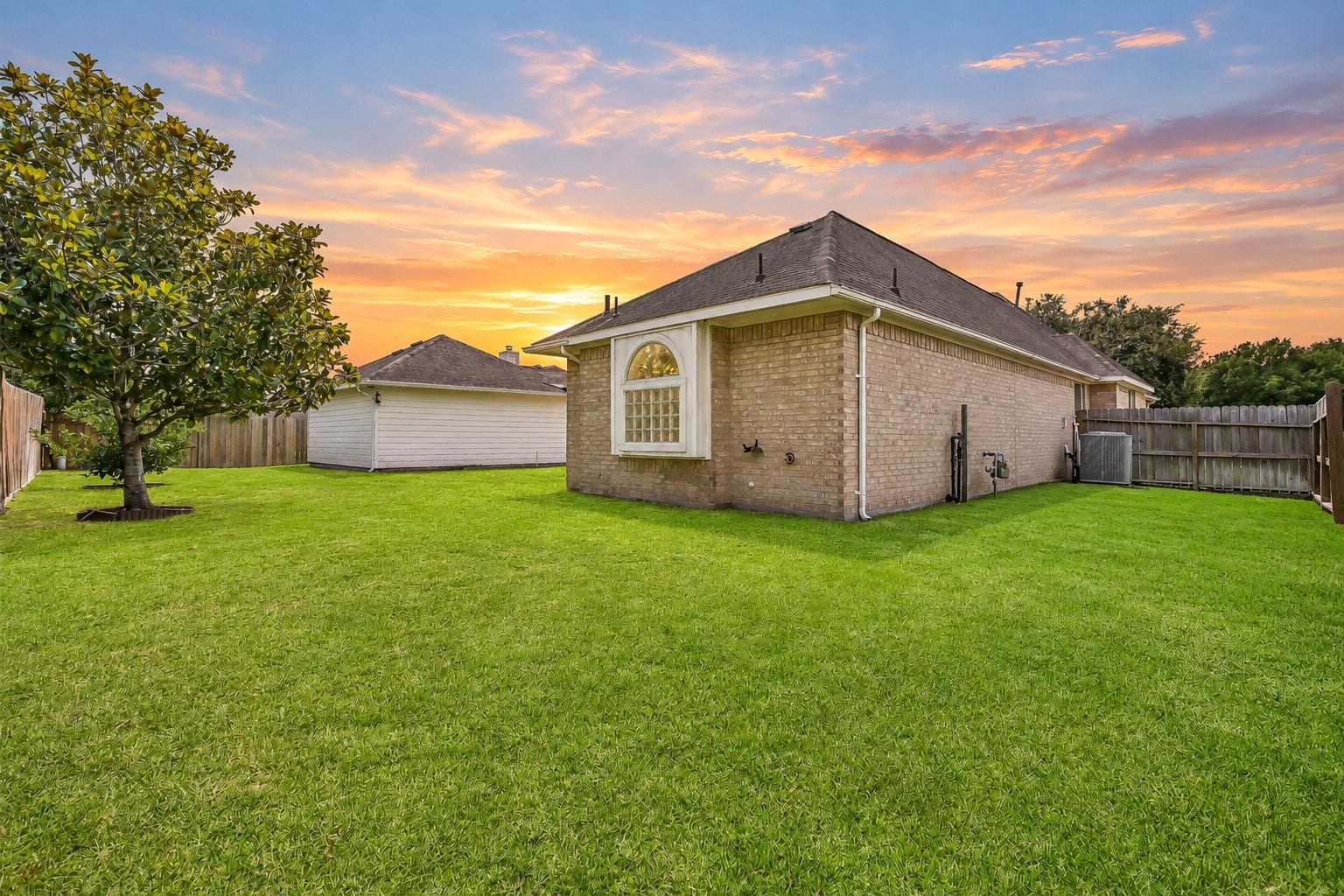 1813 Sandy Lake Drive, Friendswood, TX 77546 As evening falls, the spacious backyard takes on an entirely different feel! An oversized .27-acre lot provides plenty of room to relax, play or create your own outdoor retreat, while mature trees, a detached garage & generous lawn complete this inviting Friendswood Lakes setting.