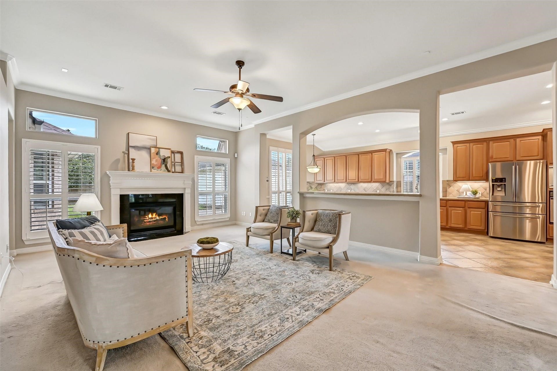 1813 Sandy Lake Drive, Friendswood, TX 77546 Step inside to a light & inviting interior with fresh neutral paint, 10' ceilings, crown molding & plantation shutters. The spacious family room is anchored by a gas-log fireplace and opens effortlessly to the adjoining kitchen & breakfast area.