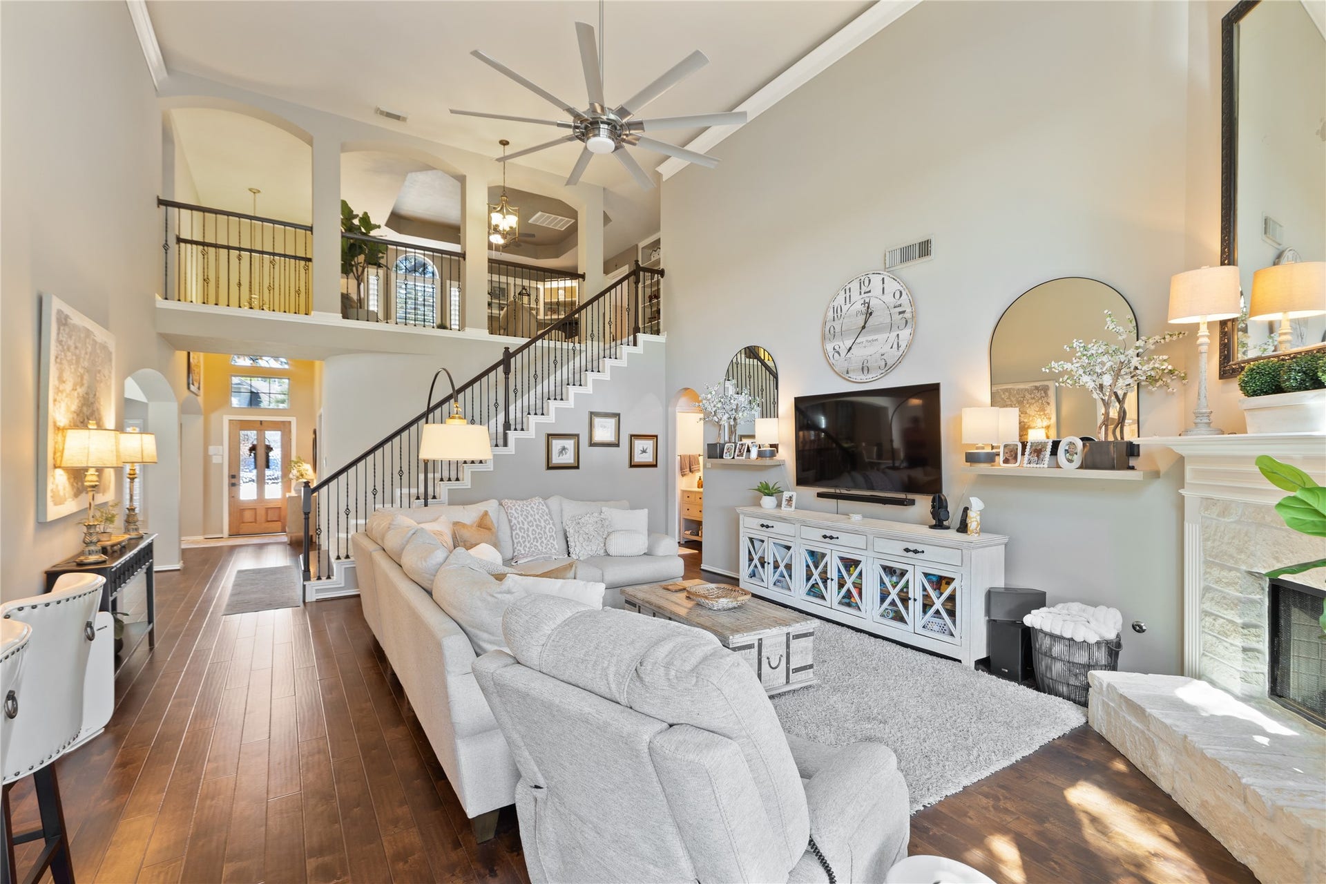 16511 E Canterra Circle, Houston, TX 77095 Luxurious living room with fireplace