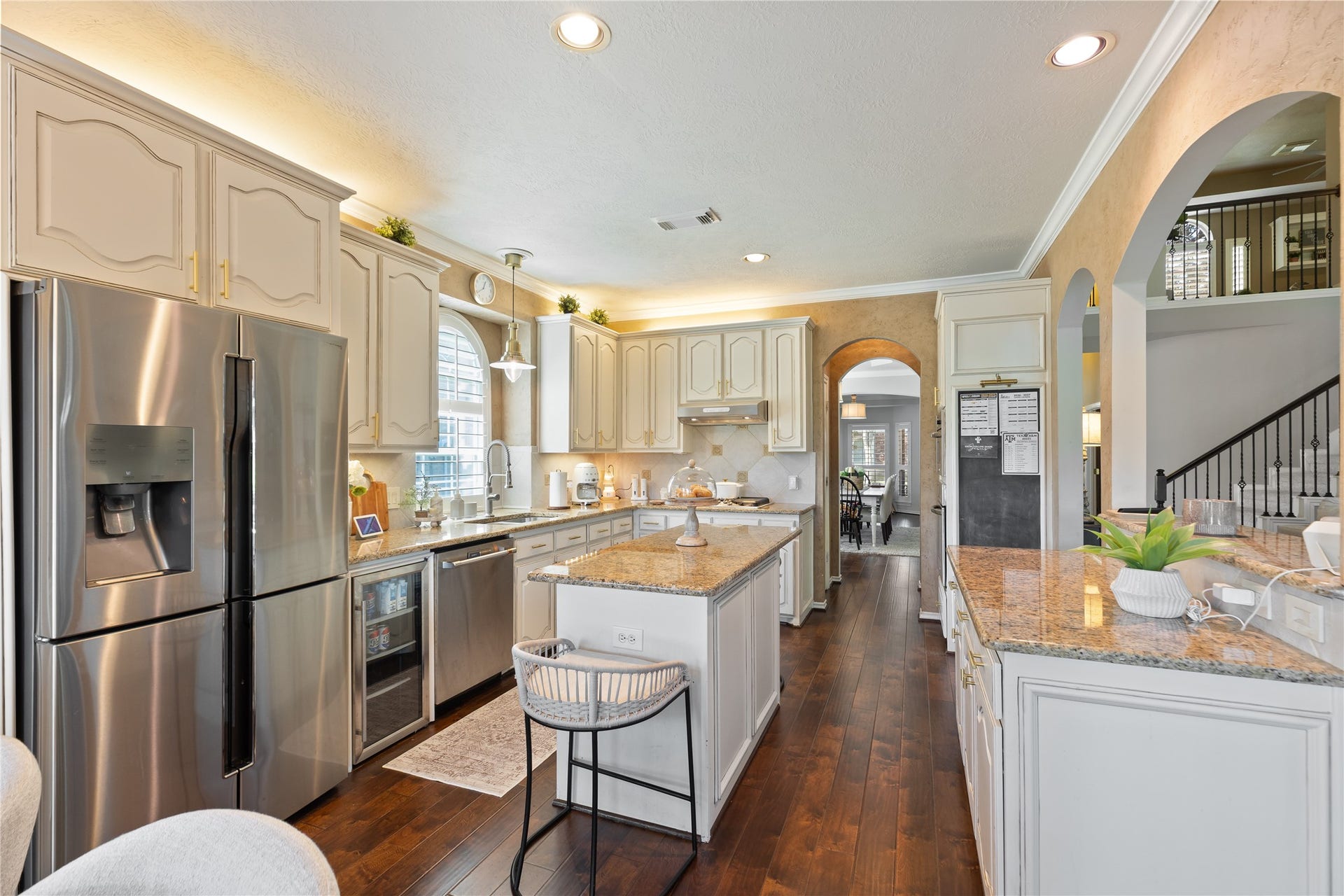 16511 E Canterra Circle, Houston, TX 77095 Well-appointed island kitchen