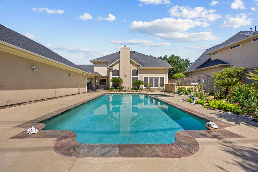Property photo for 6 Epernay Place, Houston, TX