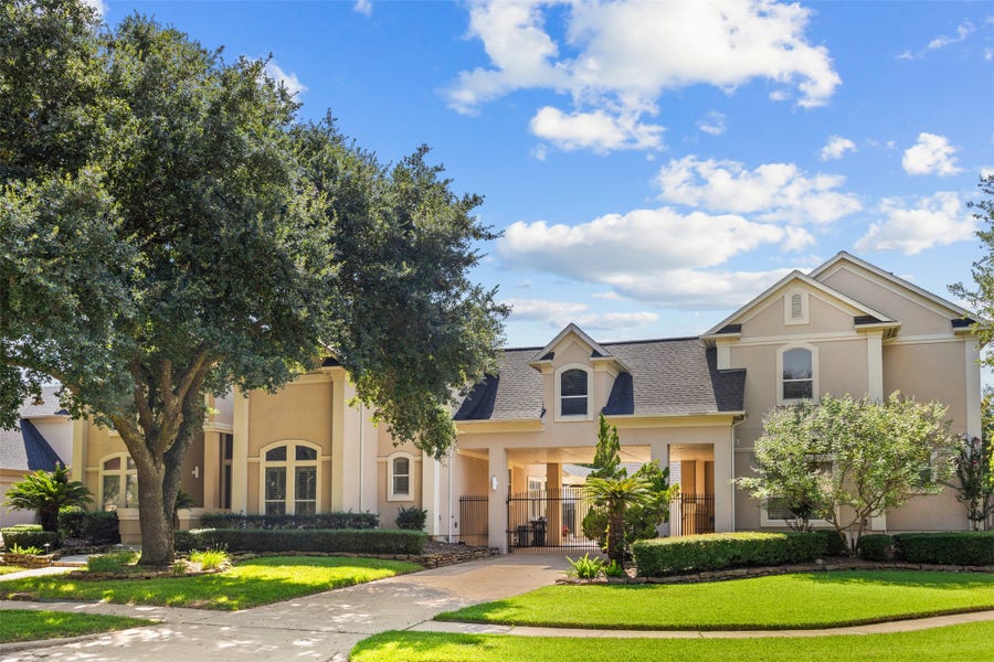 Property photo for 6 Epernay Place, Houston, TX