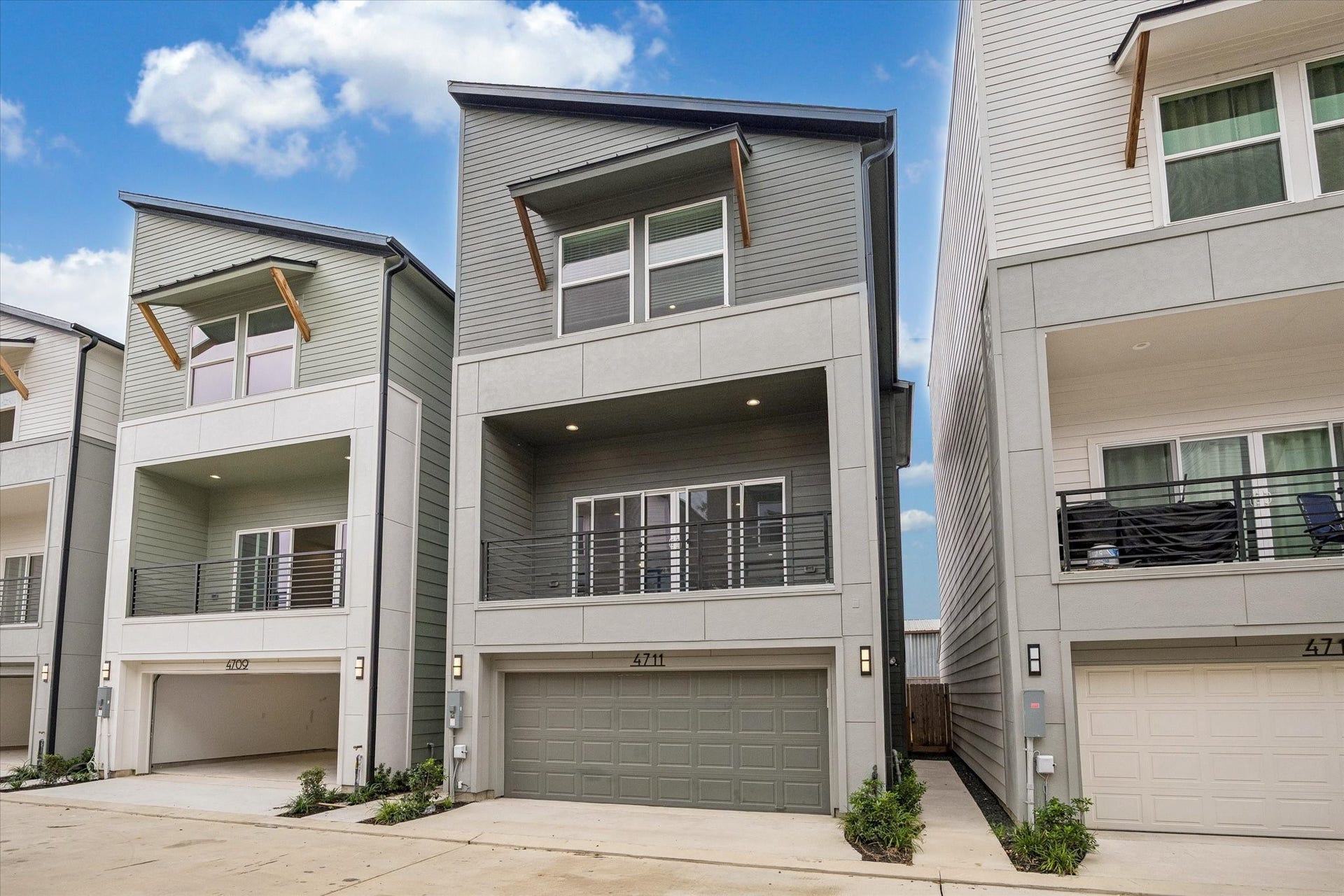 4711 Moving Meadows, Houston, TX 77018 4711 Moving Meadows, Houston, TX 77018