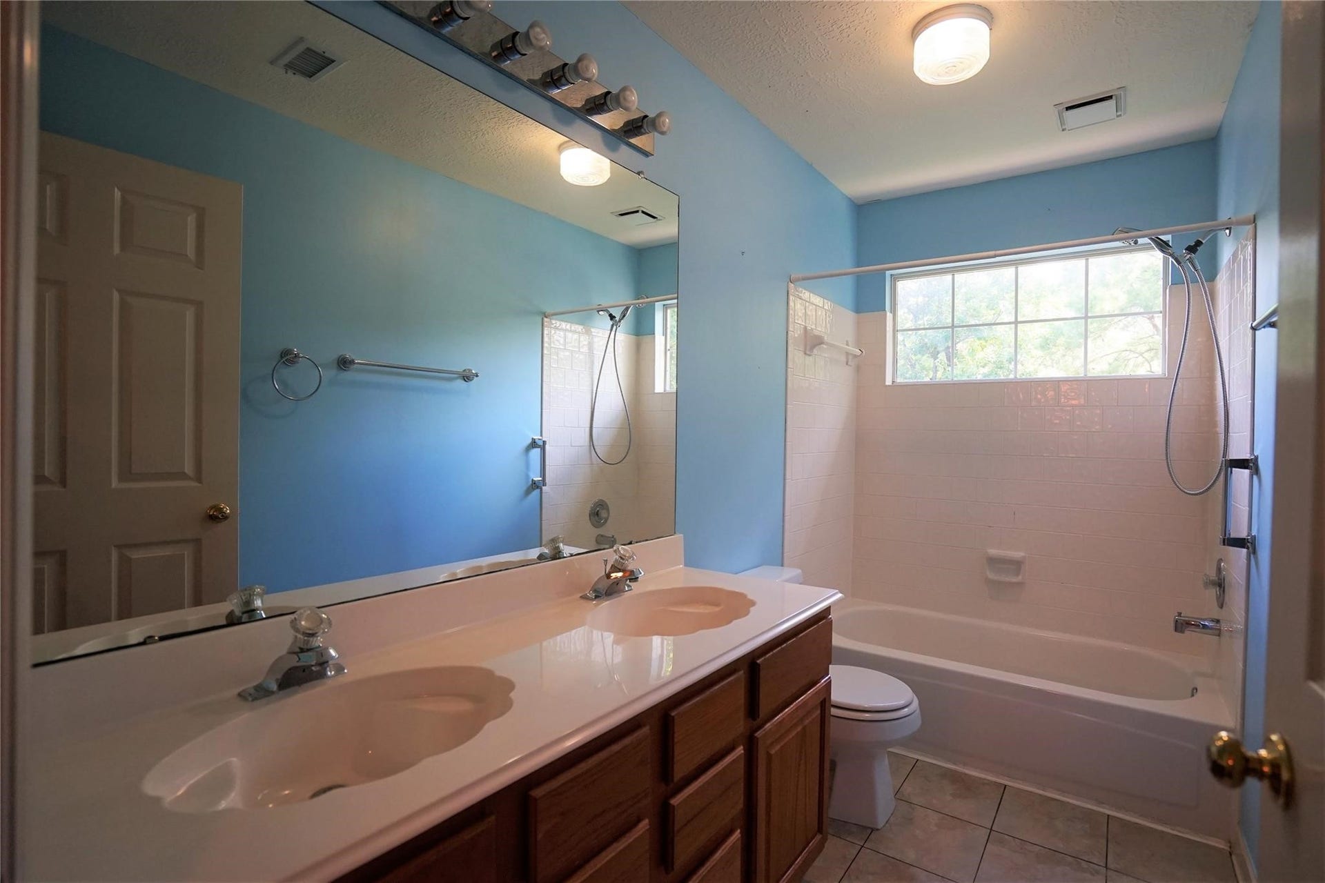 50 Indian Summer Place, The Woodlands, TX 77381 50 Indian Summer Place, The Woodlands, TX 77381