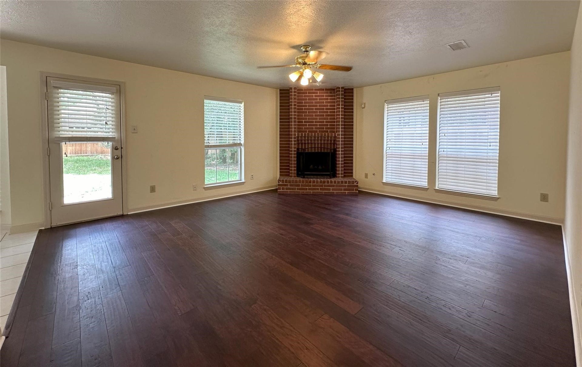 50 Indian Summer Place, The Woodlands, TX 77381 50 Indian Summer Place, The Woodlands, TX 77381
