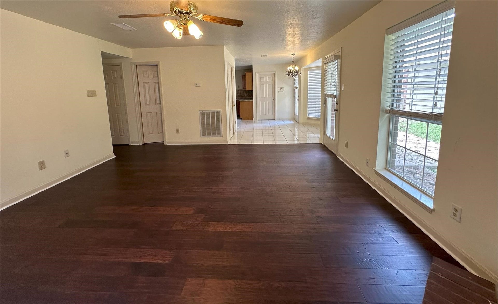 50 Indian Summer Place, The Woodlands, TX 77381 50 Indian Summer Place, The Woodlands, TX 77381