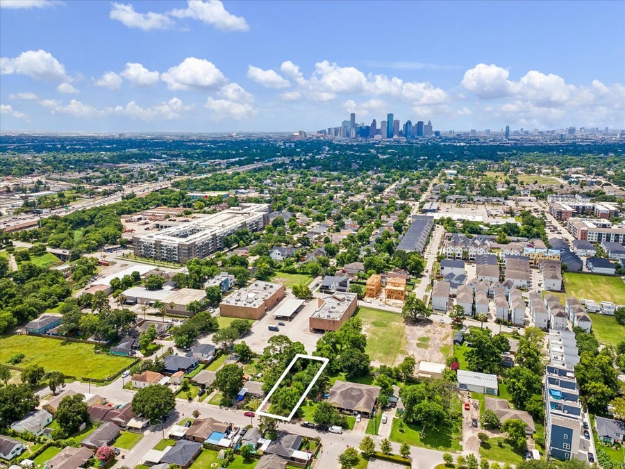 Property photo for 515 Service Street, Houston, TX