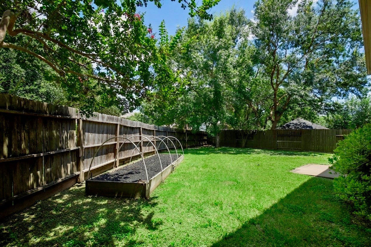 3007 Rimrock Drive, Missouri City, TX 77459 THE BACKYARD OFFERS A PERFECT PLACE TO RUN & PLAY, ENTERTAIN GUESTS!!!