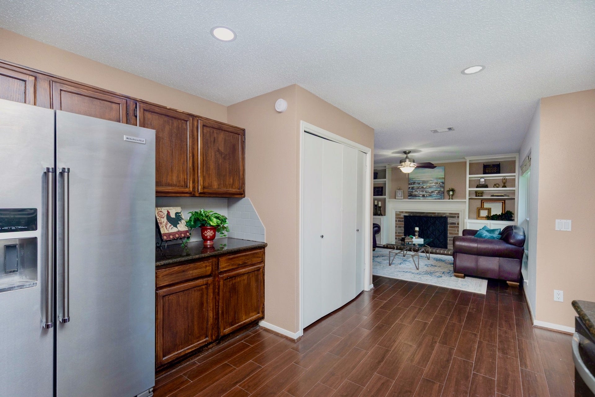 3007 Rimrock Drive, Missouri City, TX 77459 ANOTHER VIEW OF THE OPEN KITCHENFEATURING AMPLE STORAGE AND OPEN TO THE FAMILY ROOM!!!