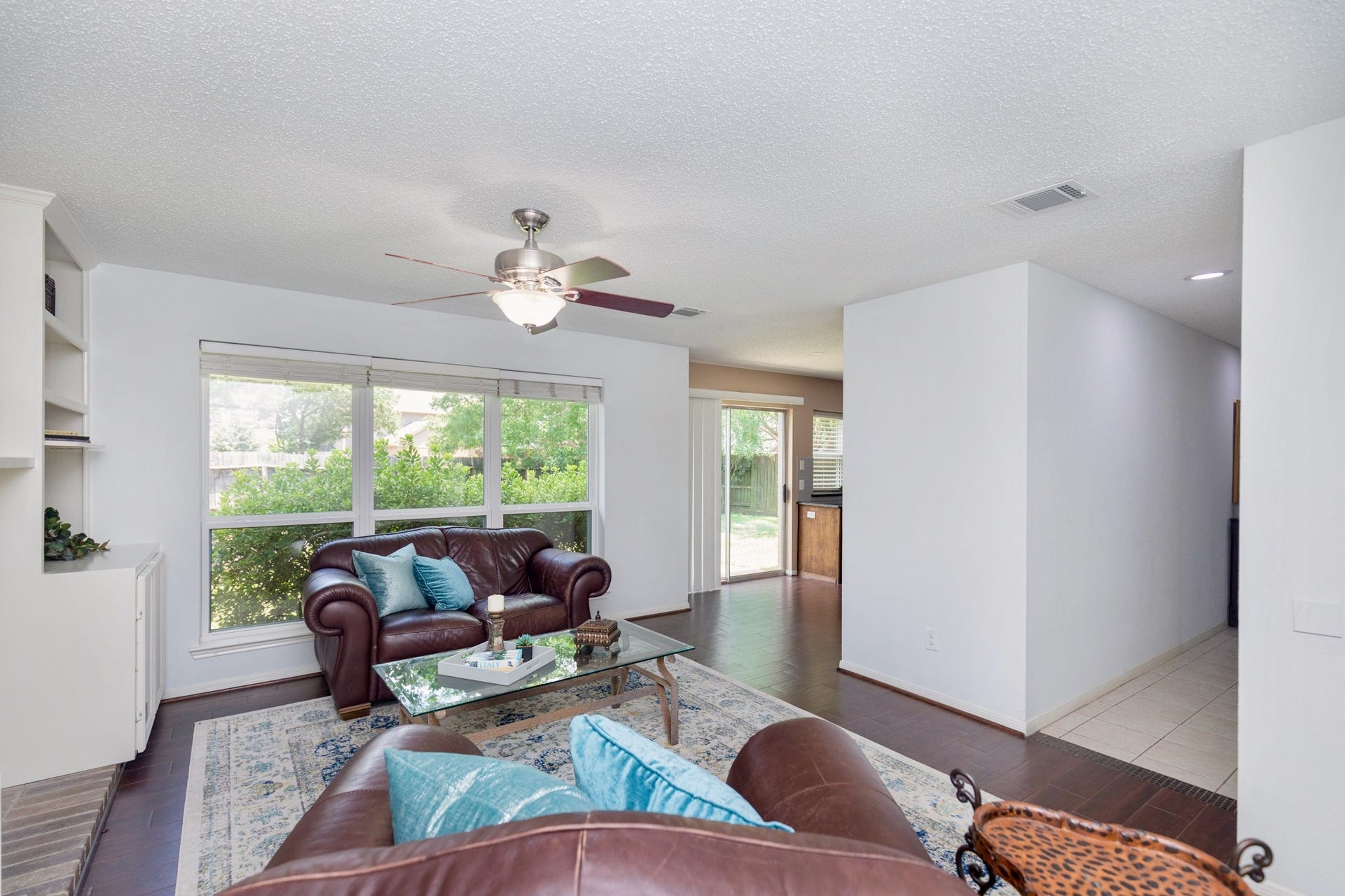 3007 Rimrock Drive, Missouri City, TX 77459 ANOTHER VIEW OF THIS SPRAWLING LIVING SPACEOPEN, BRIGHT, AND INVITING!!!