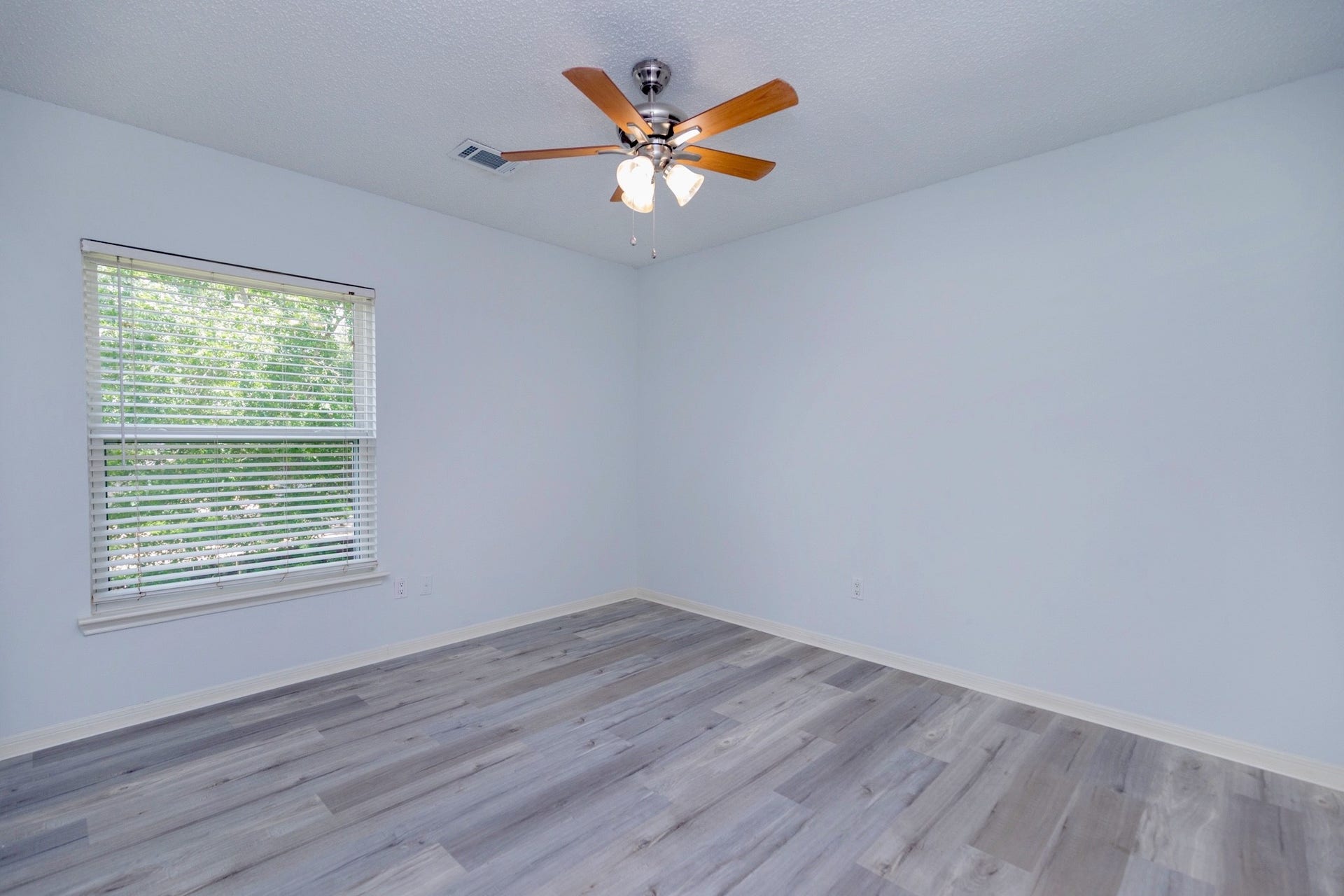3007 Rimrock Drive, Missouri City, TX 77459 ALL SECONDARY BEDROOMS ARE SPACIOUS, UNIQUELY DESIGNED, AND OFFER AMAZING VIEWS OVERLOOKING THE PROPERTY!!!