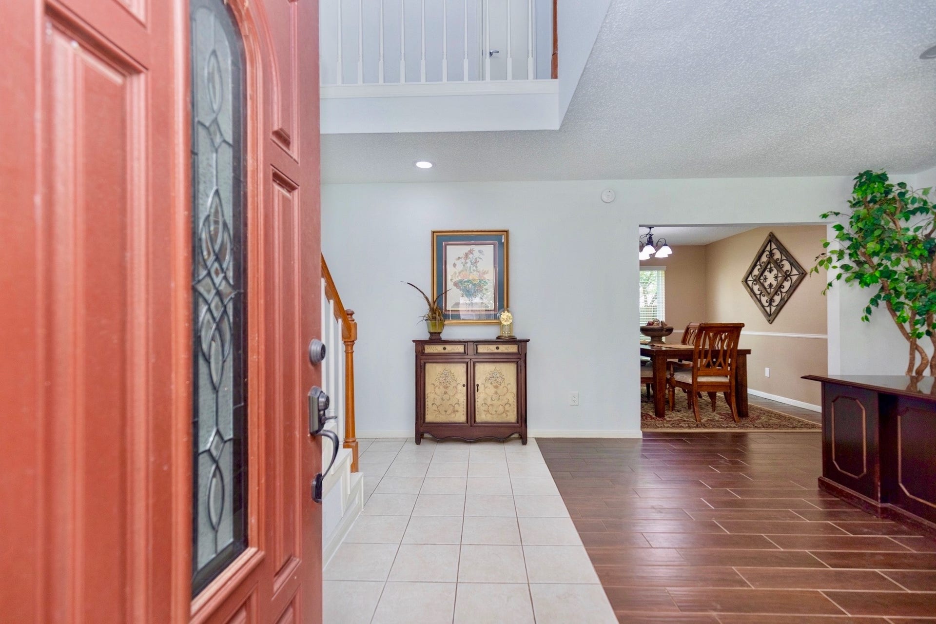 3007 Rimrock Drive, Missouri City, TX 77459 THE FORMAL FOYER GRACIOUSLY OPENS INTO THE FORMAL OFFICE/SEATING AREA, ALL WARMED BY NATURAL LIGHT FROM HIGH-EFFICIENCY WINDOWS!!!