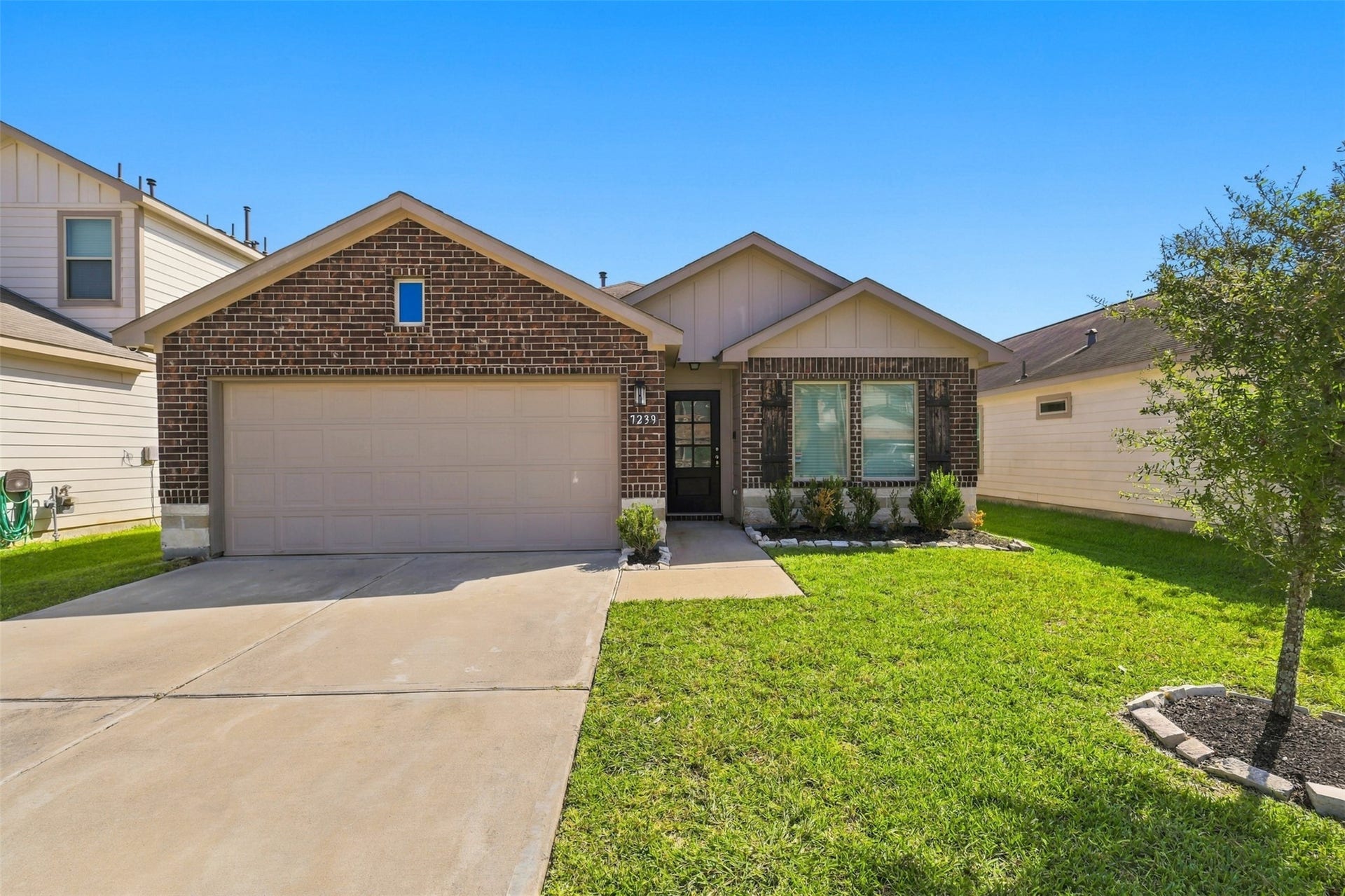 7239 Canoga Drive, Rosharon, TX 77583