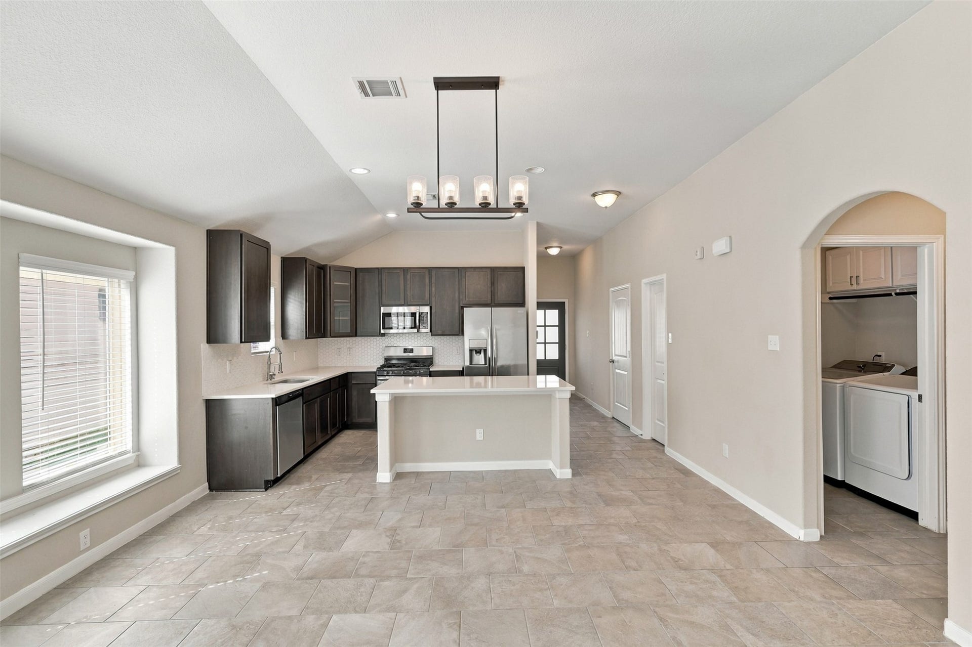 7239 Canoga Drive, Rosharon, TX 77583