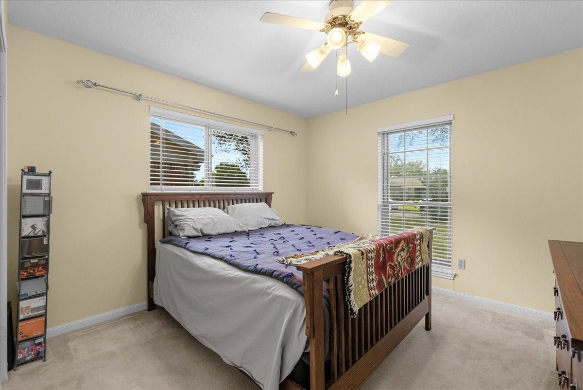 214 Oakwood Street, League City, TX 77573 Additional bedroom with neutral finishes