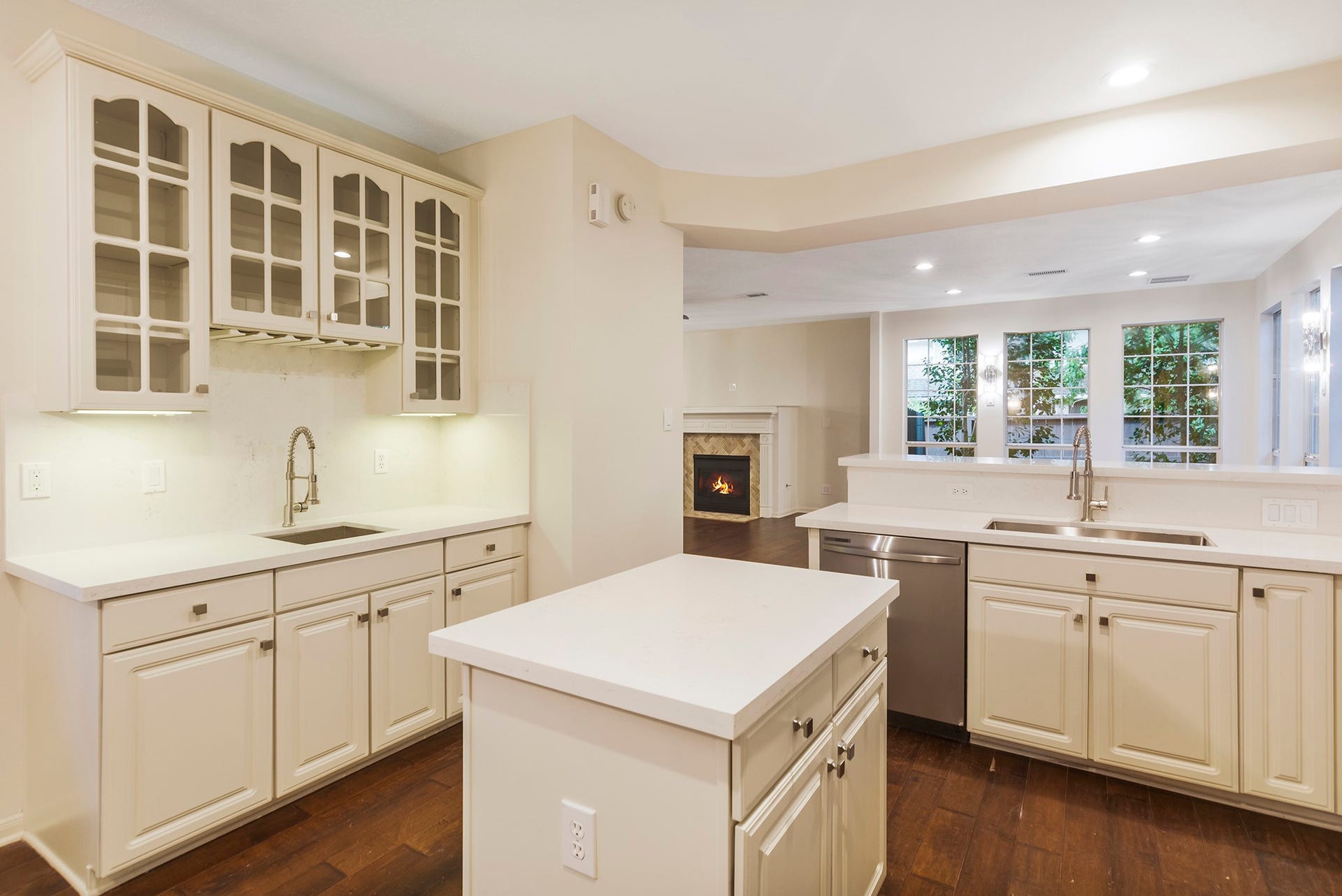 76 PIPER TRACE, The Woodlands, TX 77381 76 PIPER TRACE, The Woodlands, TX 77381