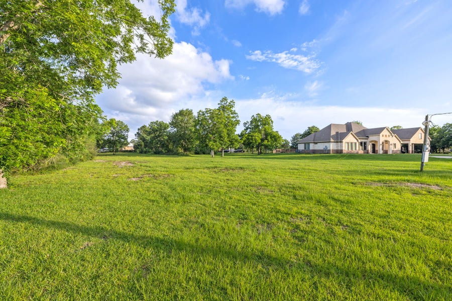 Property photo for 906 E Archer Road, Baytown, TX