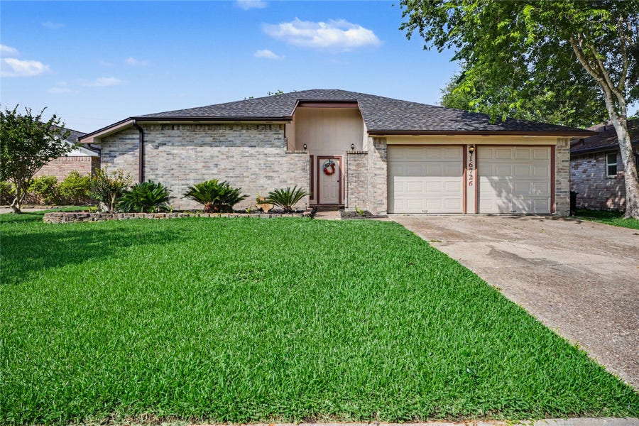 Property photo for 16726 Frigate Drive, Friendswood, TX