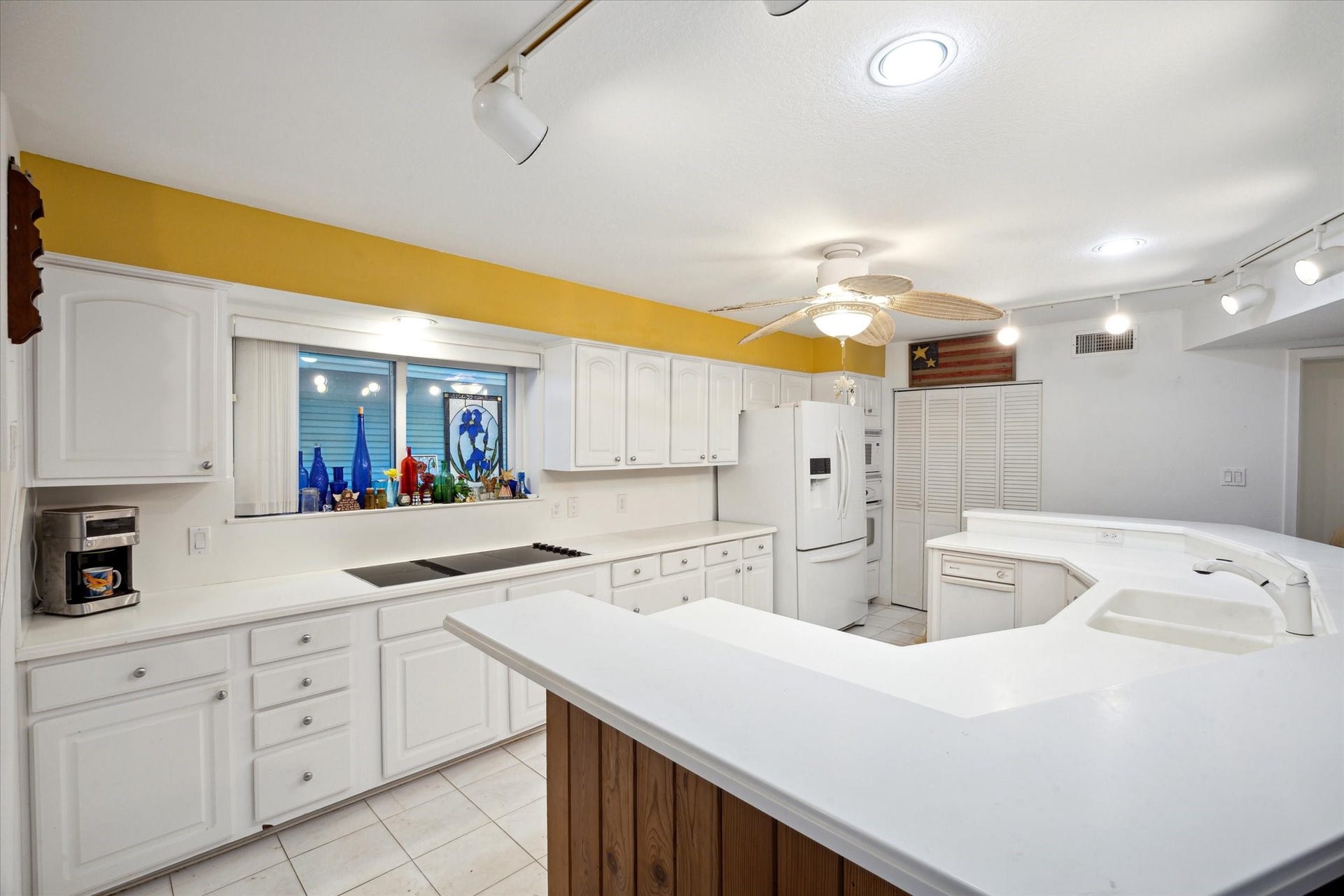 251 Isles End Road, Tiki Island, TX 77554 251 Isles End Road, Tiki Island, TX 77554