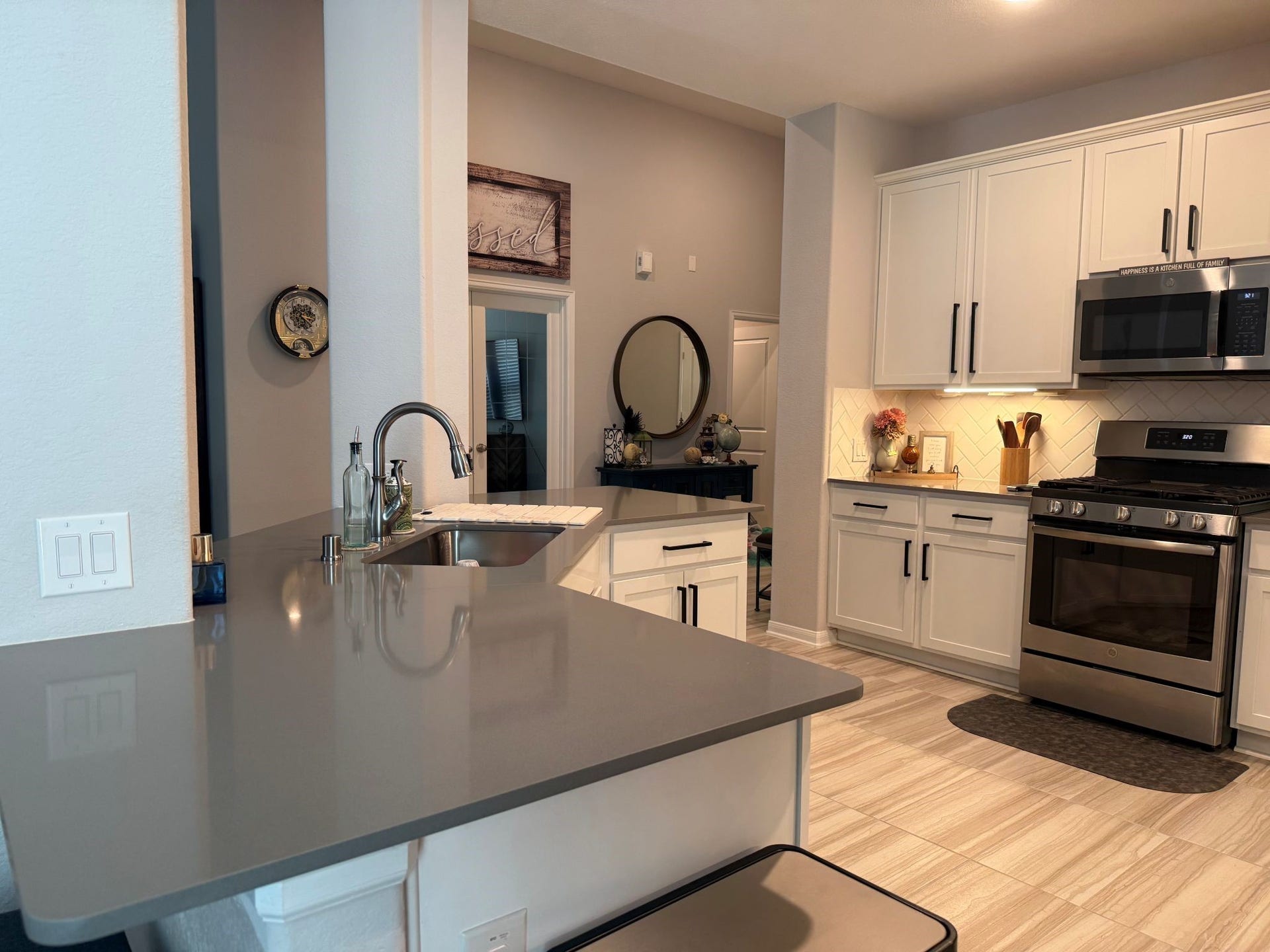 311 Shiraz Drive, Alvin, TX 77511 311 Shiraz Drive, Alvin, TX 77511