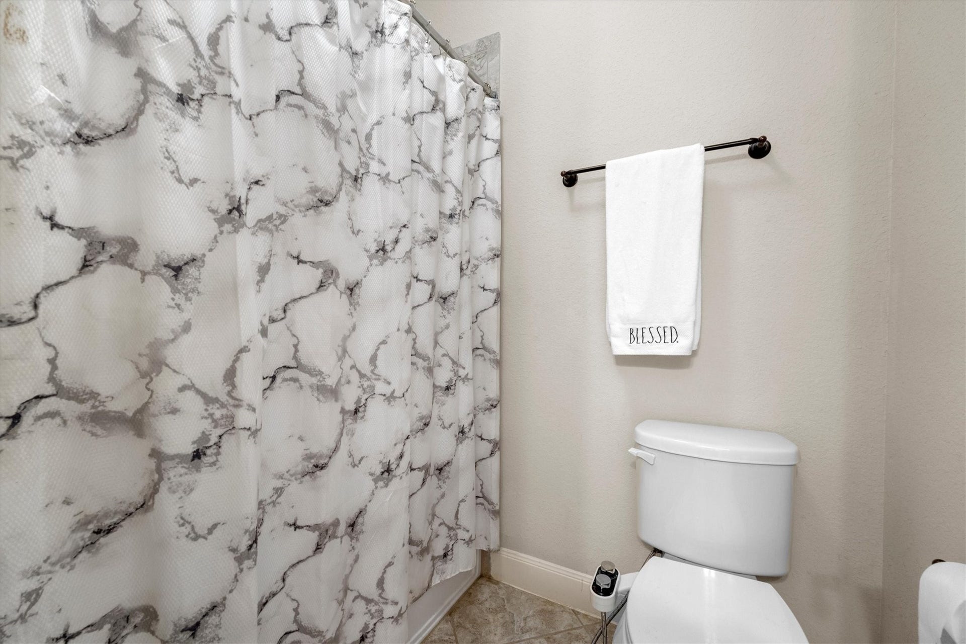 17903 Fernwood Bend Drive, Tomball, TX 77377 The separate water closet with combination shower/tub allows for more than one person to get ready at the same time.