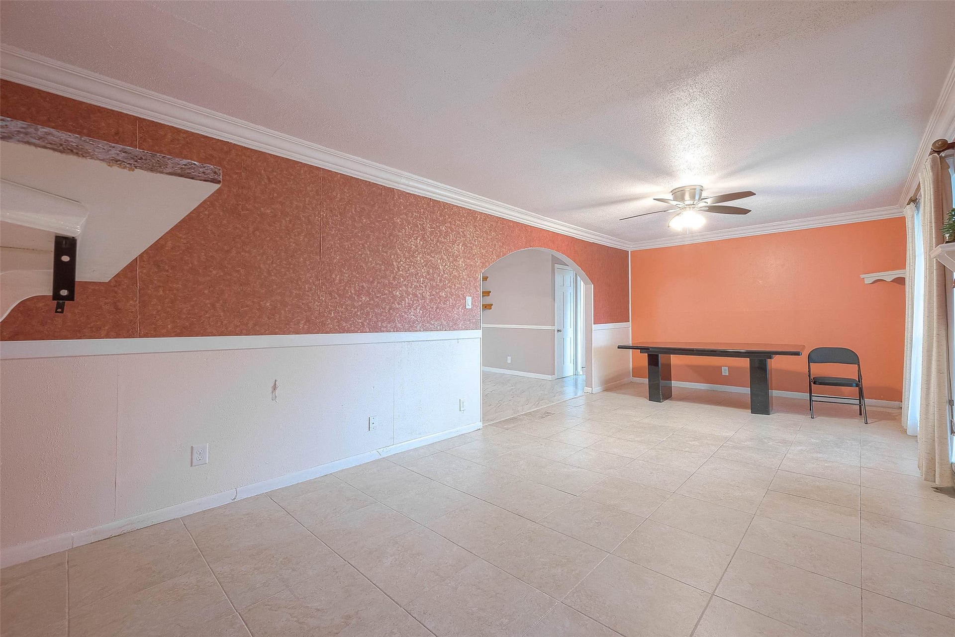 7022 Triola Lane, Houston, TX 77074 Combined dining and living room area.